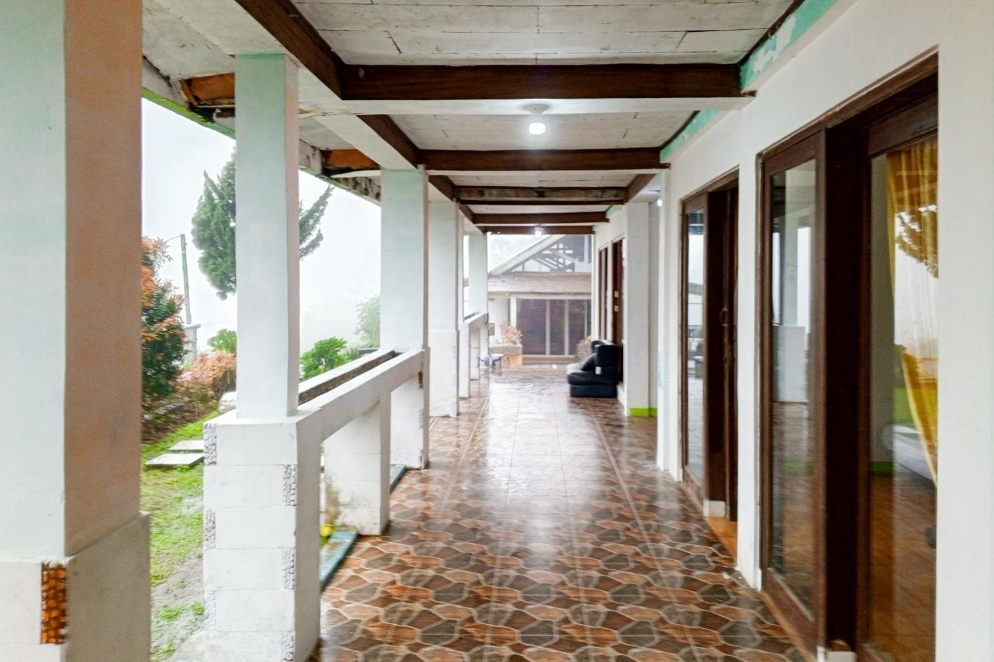 בוגור Villa Kampus Near Taman Safari Cisarua Puncak Redpartner מראה חיצוני תמונה