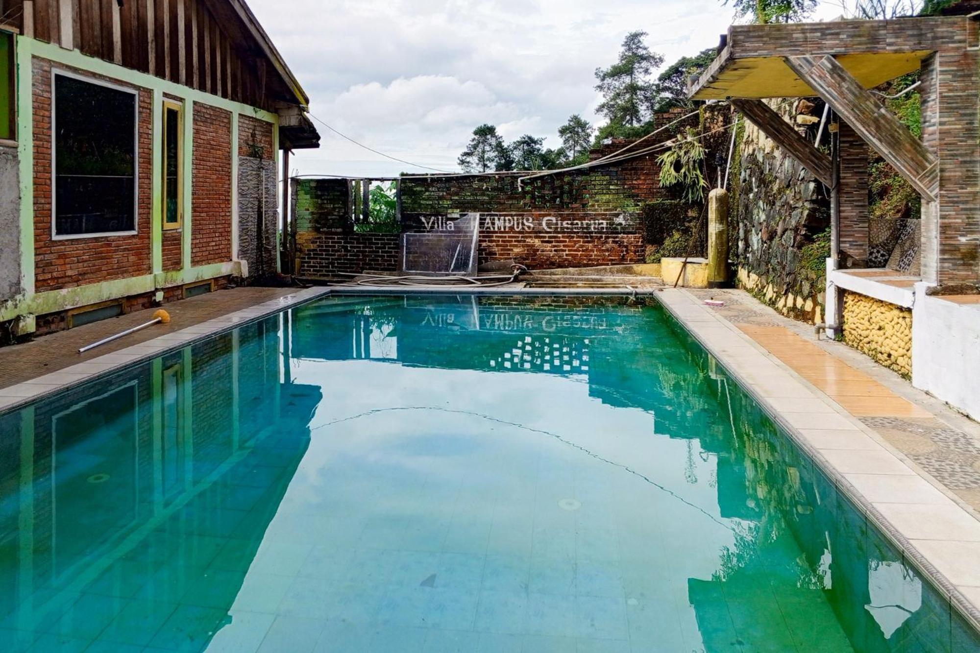 בוגור Villa Kampus Near Taman Safari Cisarua Puncak Redpartner מראה חיצוני תמונה